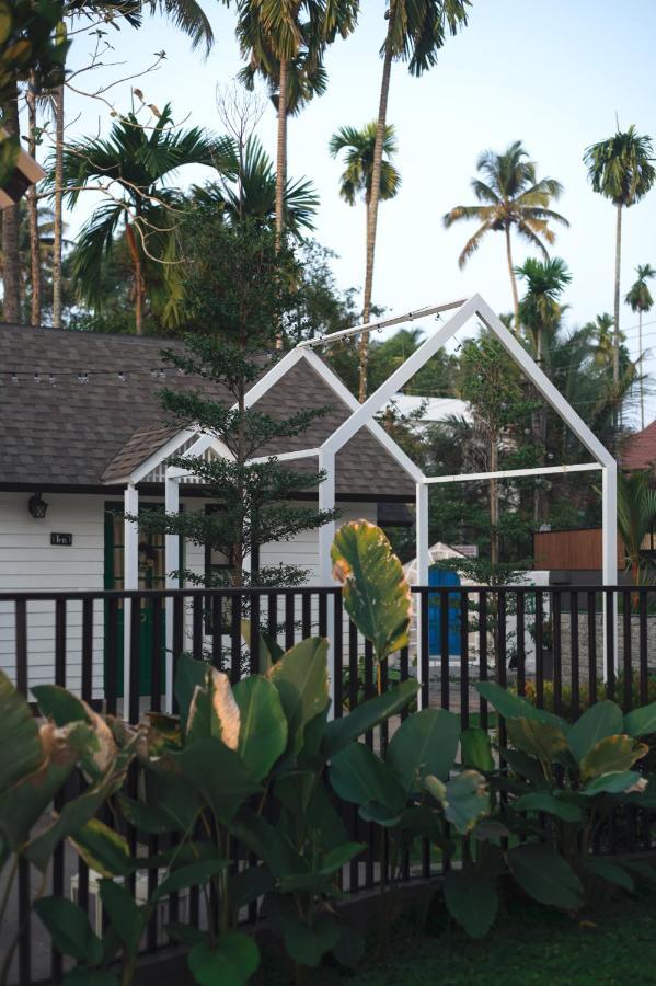 The Little Acres Cherai Vypin Экстерьер фото